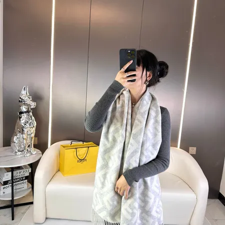 スーパーコピー フェンディ マフラー