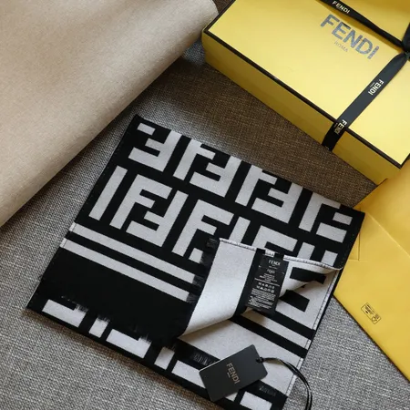 スーパーコピー フェンディ マフラー