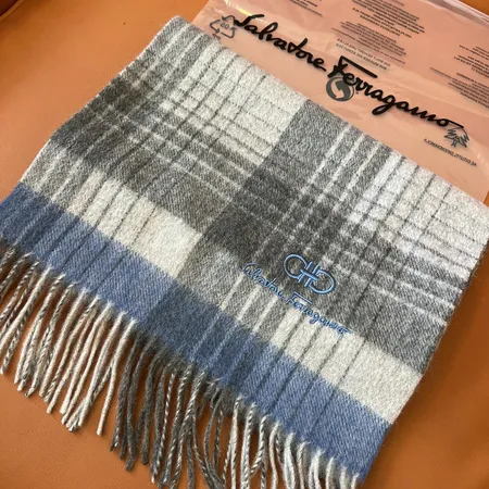  スーパーコピー フェラガモ マフラー