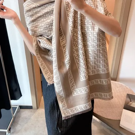 スーパーコピー フェンディ マフラー