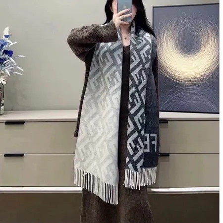 スーパーコピー フェンディ マフラー