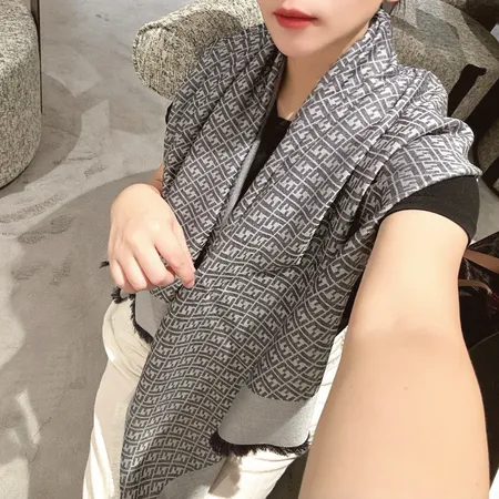 スーパーコピー フェンディ マフラー