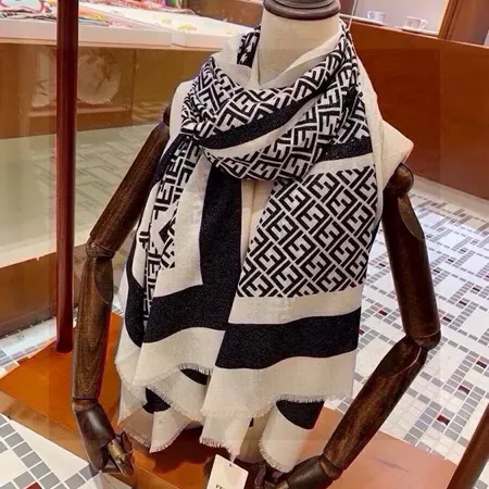 スーパーコピー フェンディ マフラー