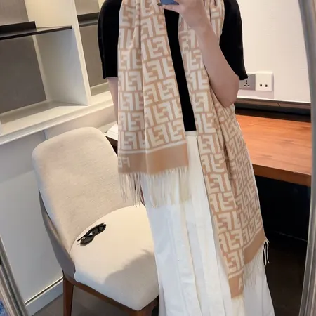 スーパーコピー フェンディ マフラー