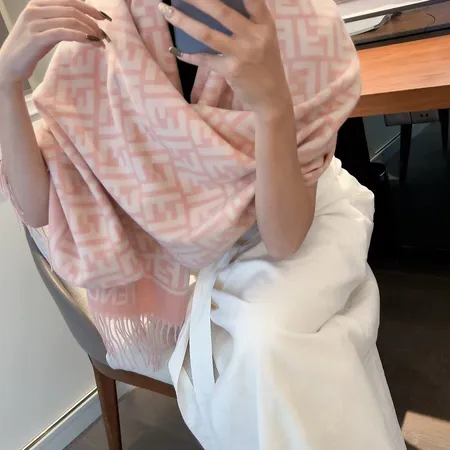 スーパーコピー フェンディ マフラー