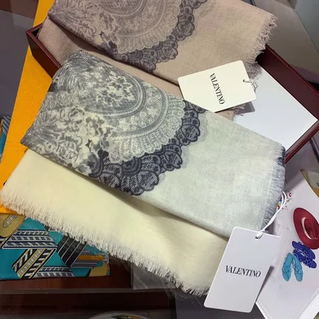  スーパーコピー ヴァレンティノ マフラー