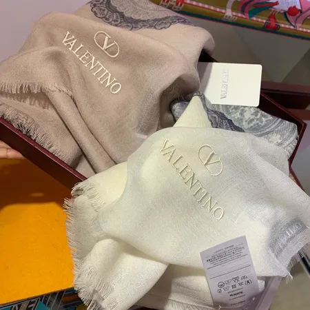  スーパーコピー ヴァレンティノ マフラー