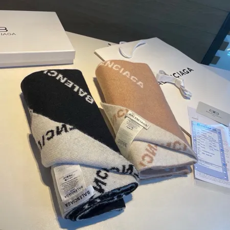 スーパーコピー バレンシアガ マフラー