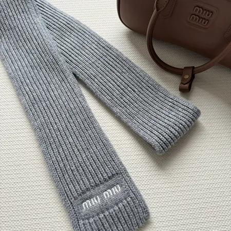  スーパーコピー ミュウミュウ マフラー