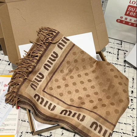 スーパーコピー ミュウミュウ マフラー