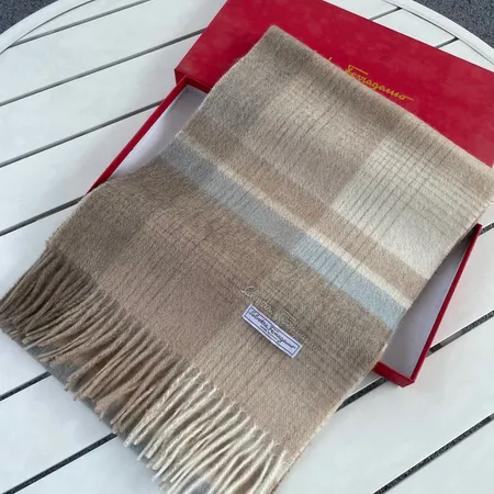  スーパーコピー フェラガモ マフラー