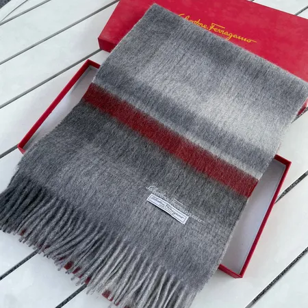  スーパーコピー フェラガモ マフラー