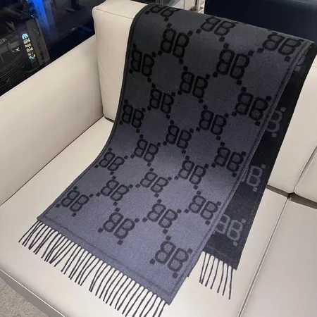 スーパーコピー バレンシアガ マフラー