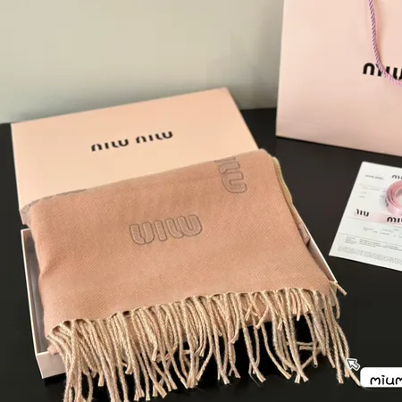  スーパーコピー ミュウミュウ マフラー