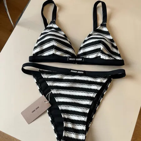 スーパーコピー ミュウミュウ 水着