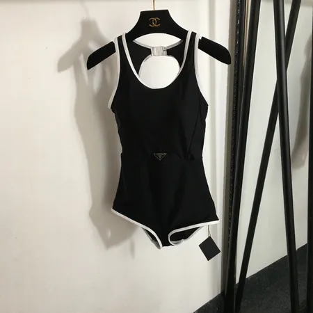 スーパーコピー バレンシアガ 水着