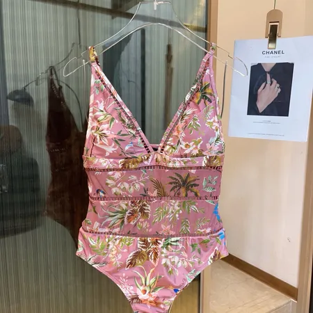 スーパーコピー グッチ 水着