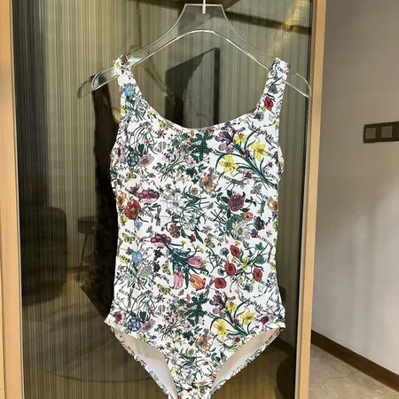 スーパーコピー セリーヌ 水着