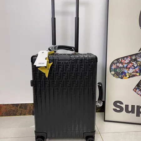スーパーコピー フェンディ スーツケース