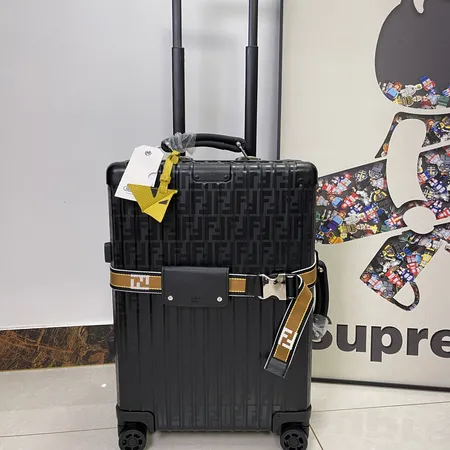 スーパーコピー フェンディ スーツケース