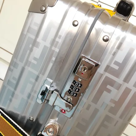 スーパーコピー フェンディ スーツケース