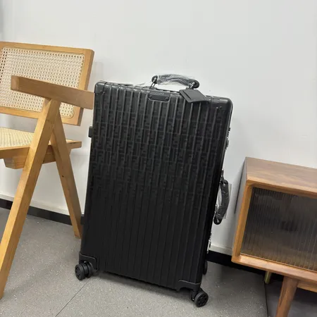 スーパーコピー フェンディ スーツケース