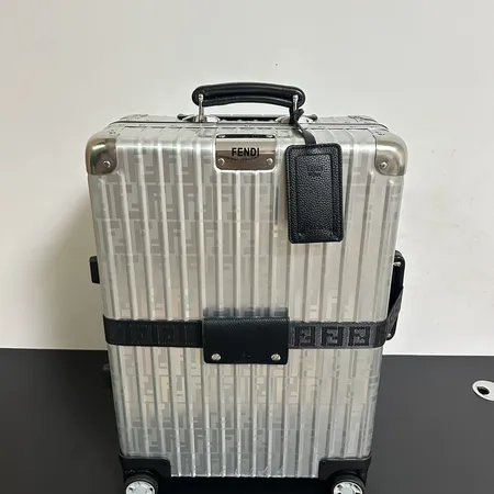 スーパーコピー フェンディ スーツケース