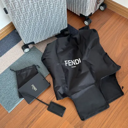 スーパーコピー フェンディ スーツケース