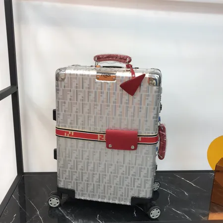 スーパーコピー フェンディ スーツケース