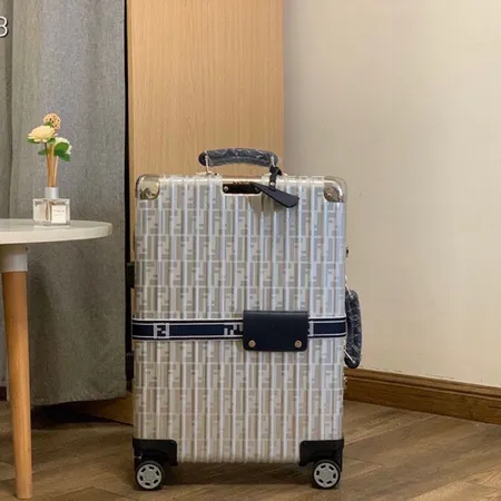 スーパーコピー フェンディ スーツケース