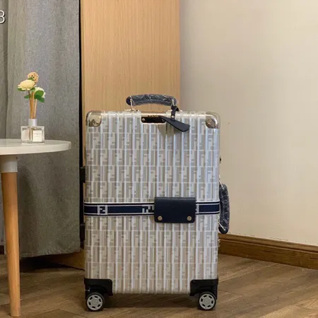 スーパーコピー フェンディ スーツケース