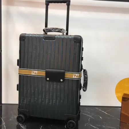 スーパーコピー フェンディ スーツケース