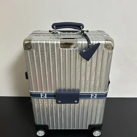 スーパーコピー フェンディ スーツケース