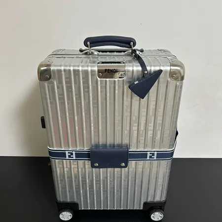 スーパーコピー フェンディ スーツケース