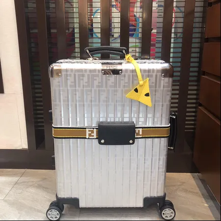 スーパーコピー フェンディ スーツケース