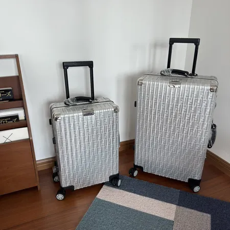 スーパーコピー フェンディ スーツケース