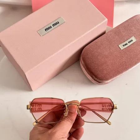 スーパーコピー ミュウミュウ サングラス