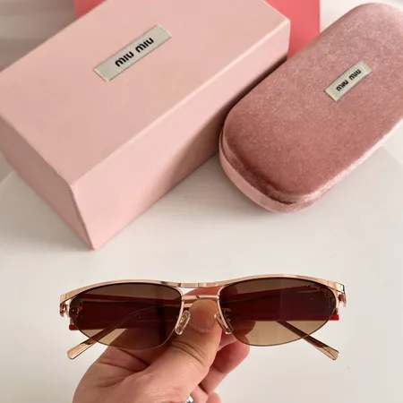 スーパーコピー ミュウミュウ サングラス