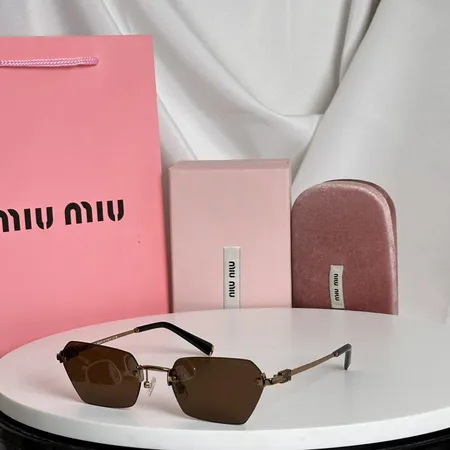 スーパーコピー ミュウミュウ サングラス