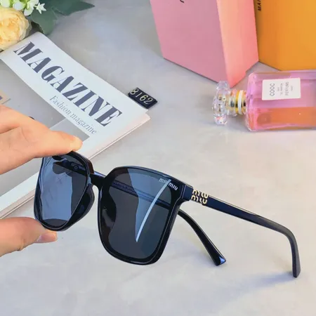 スーパーコピー ミュウミュウ サングラス