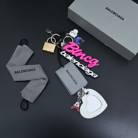 スーパーコピー バレンシアガ キーホルダー