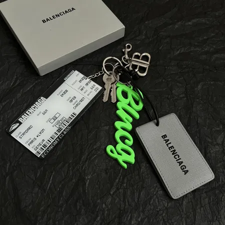 スーパーコピー バレンシアガ キーホルダー
