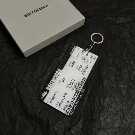 スーパーコピー バレンシアガ キーホルダー