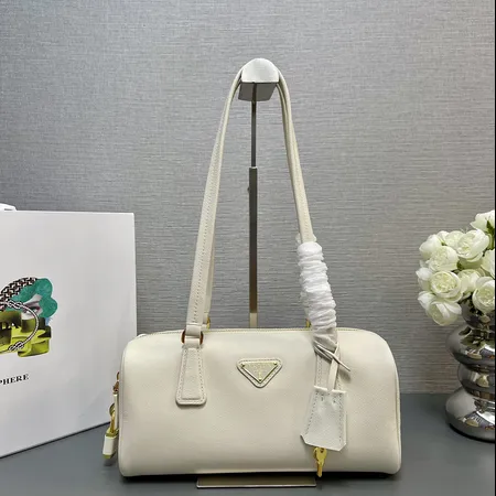 スーパーコピー プラダ キーホルダー