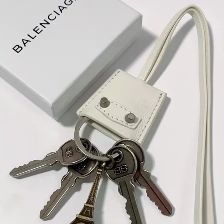 スーパーコピー バレンシアガ キーホルダー