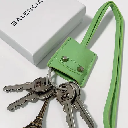 スーパーコピー バレンシアガ キーホルダー