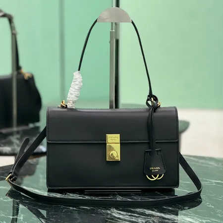 スーパーコピー バレンシアガ キーホルダー