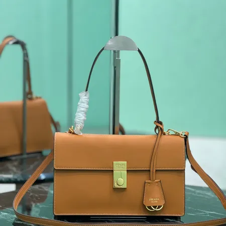 スーパーコピー バレンシアガ キーホルダー