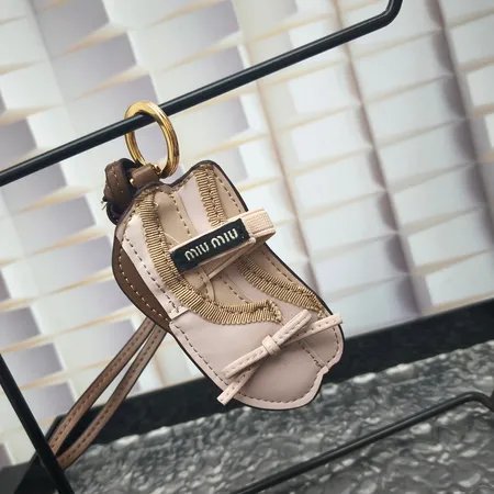 スーパーコピー ミュウミュウ キーホルダー