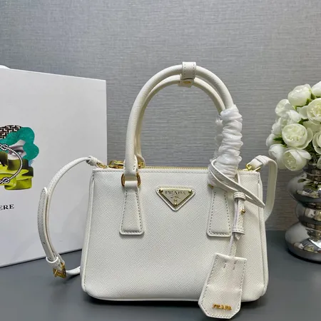 スーパーコピー プラダ キーホルダー